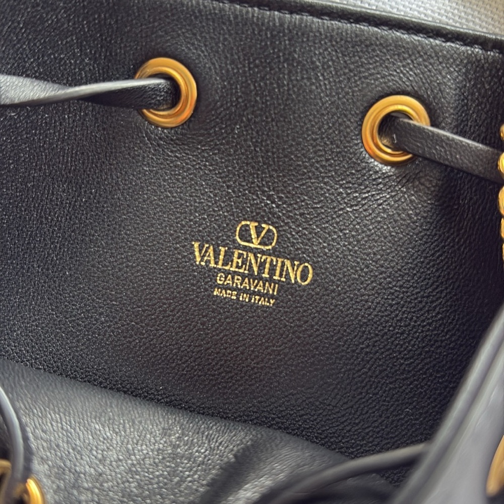 *SALE* Valentino AUTH MINI BUCKET BAG IN NAPPA WITH VLOGO SIGNATURE CHAIN EUC - Picture 7 of 16